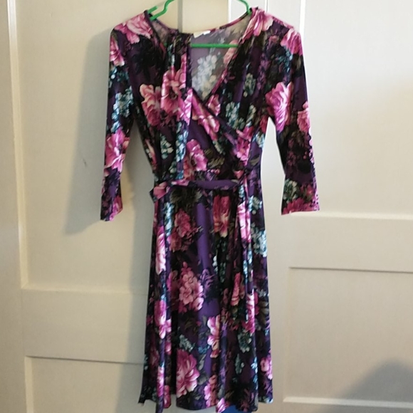 Maternity Clothes - Picture 1 of 2